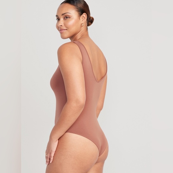 Old Navy| Seamless V-Neck Tank Bodysuit - Picture 4 of 6